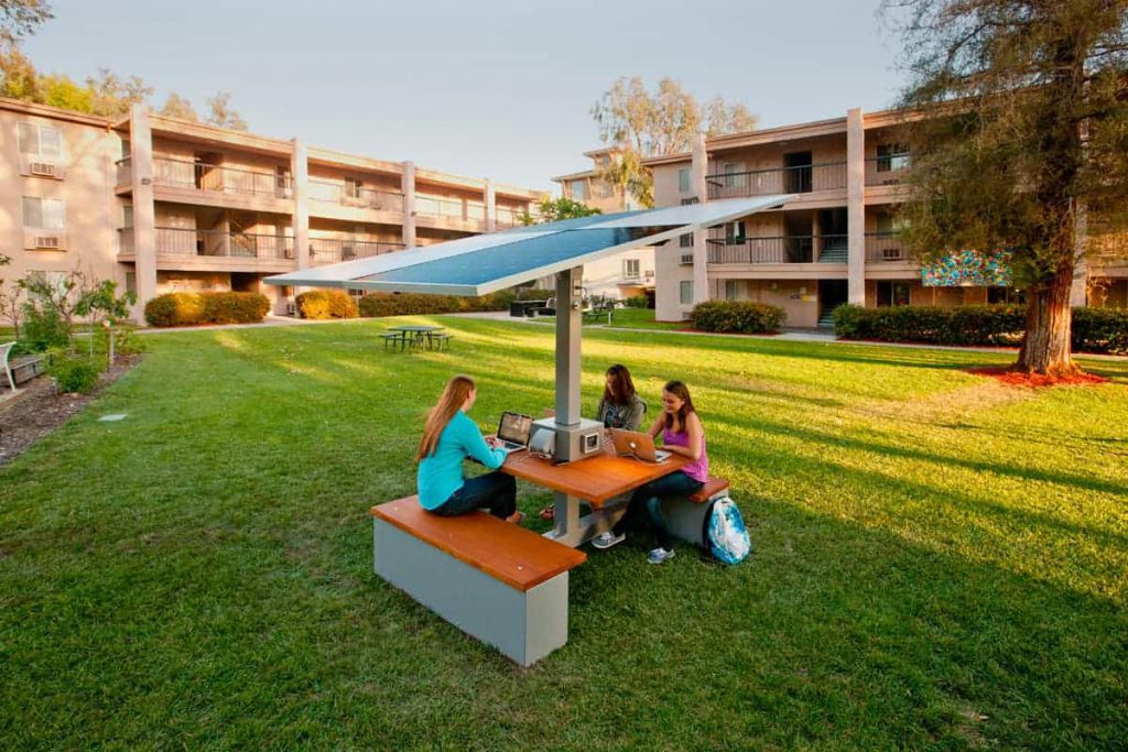 Sunbolt Solar picnic table